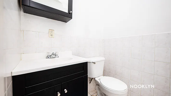 Rented by Nooklyn NYC LLC | media 17