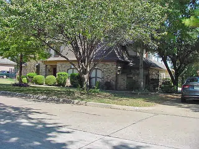 3622 Green Hollow Dr — Photo 9