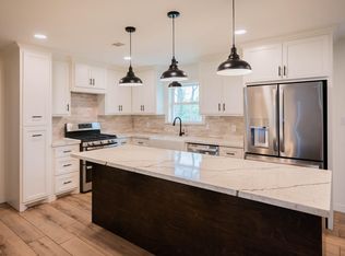 117 W Mahan St, Richwood, TX 77531