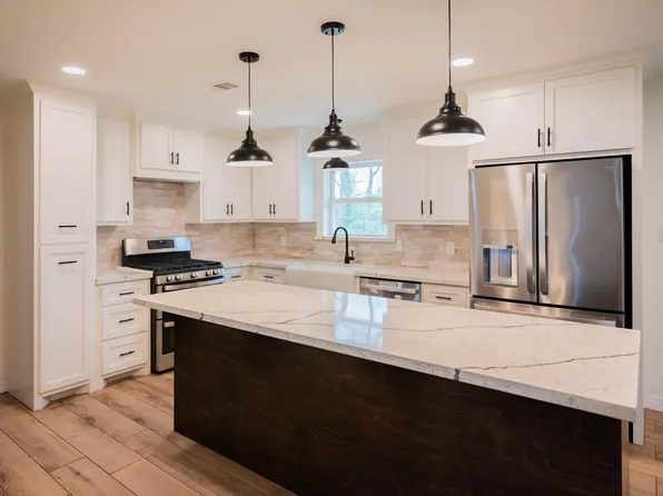 117 W Mahan St, Richwood, TX 77531