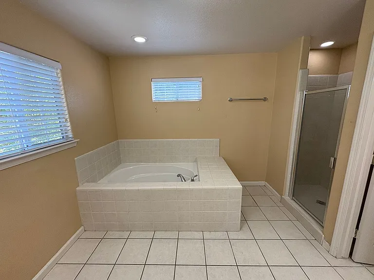 703 W Russell Ave — Photo 12