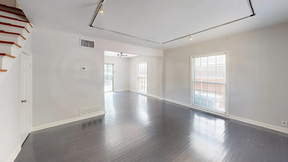 2 bed, 1.0 bath, 1100 sqft, $1,899 — Photo 4