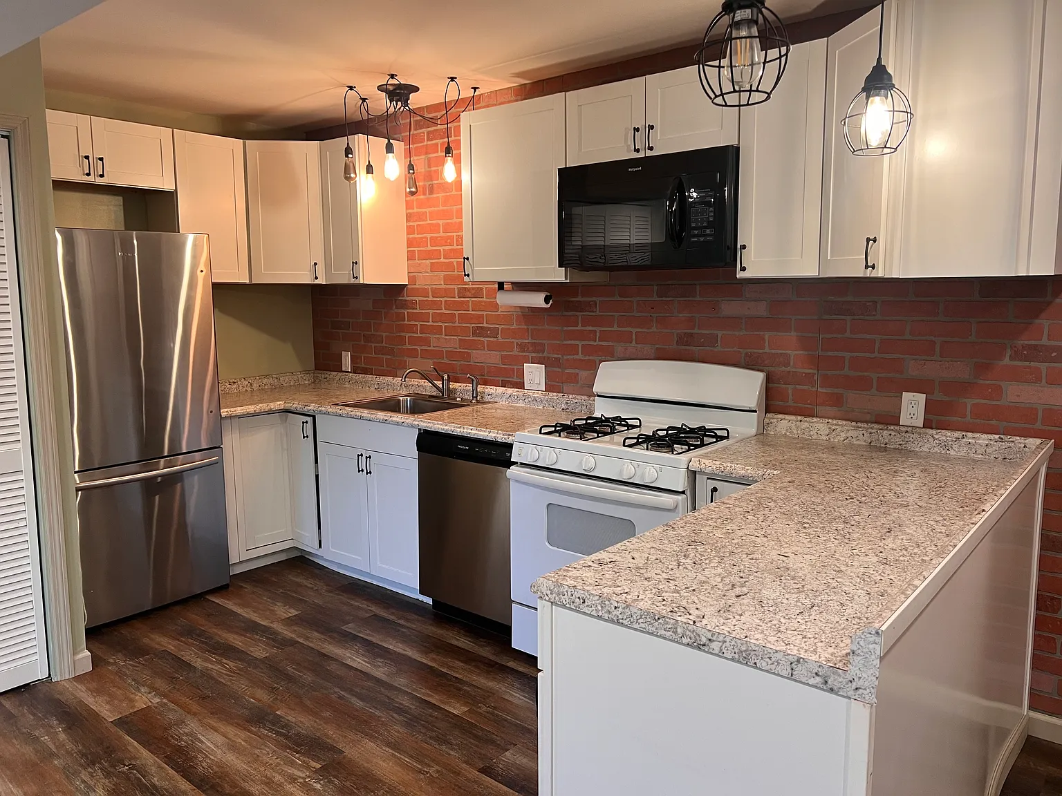 2 bed, 1.5 bath, 825 sqft, $1,700 — Photo 4