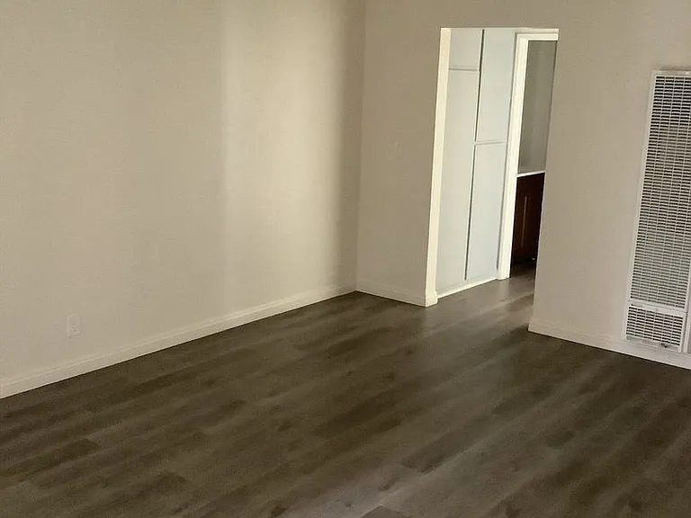 Laurel Canyon Apartments — Photo 43