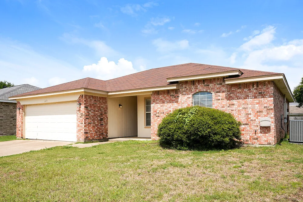 3 bed, 2.0 bath, 1352 sqft, $2,225 — Photo 3