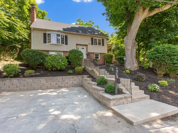 20 James St, Woburn, MA 01801