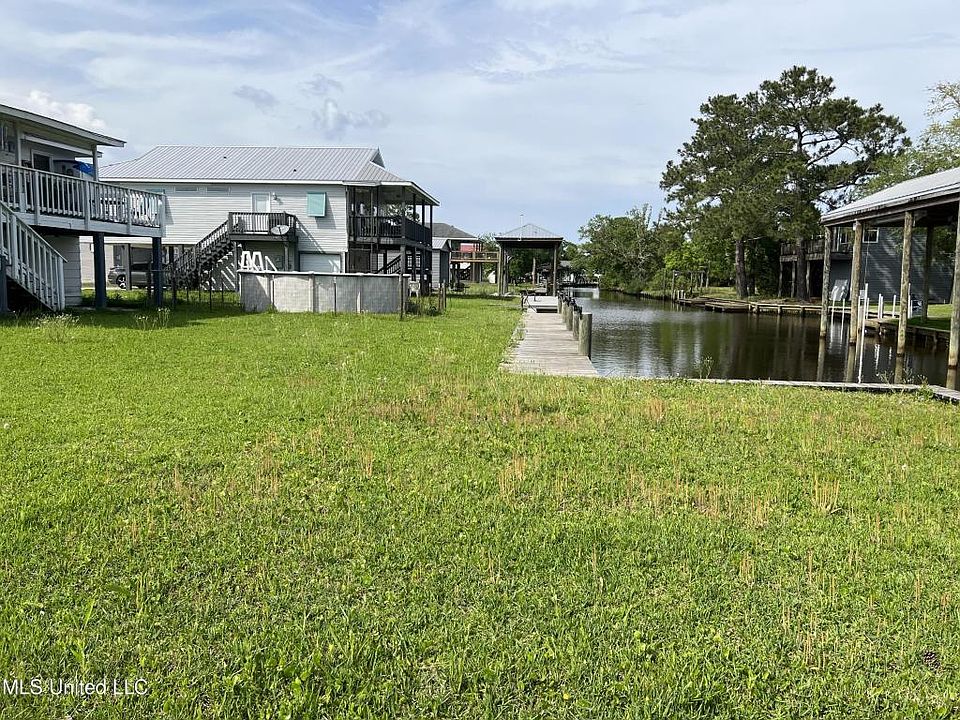 2nd image of 800 Chapman Rd