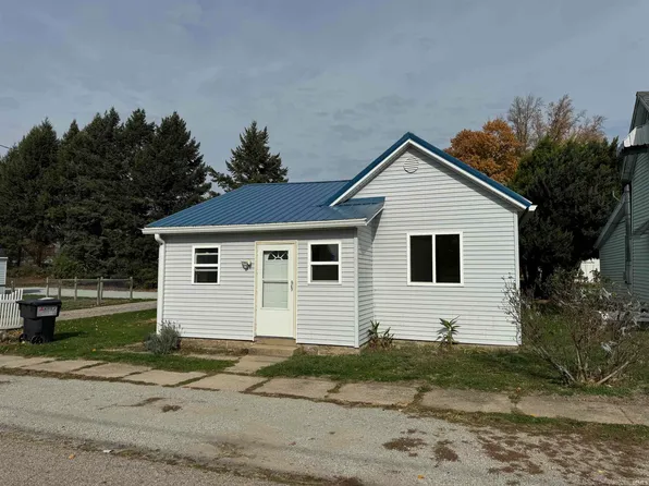 101 Vandalia St, Lapaz, IN 46537