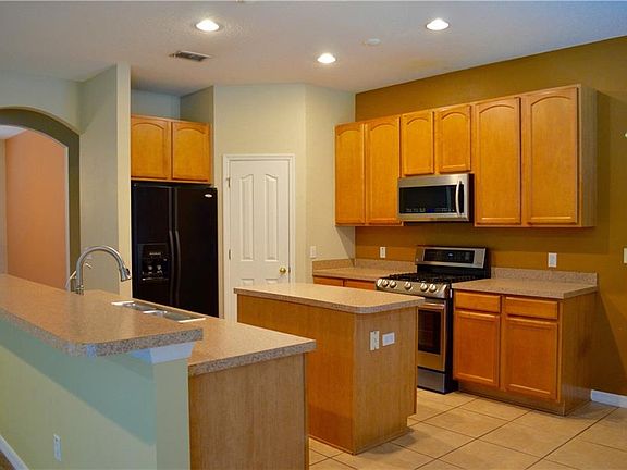 3rd image of 135 Crystal Oak Dr