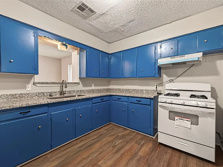 3815 Love St — Photo 11