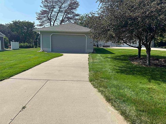 3rd image of 843 Highland Dr