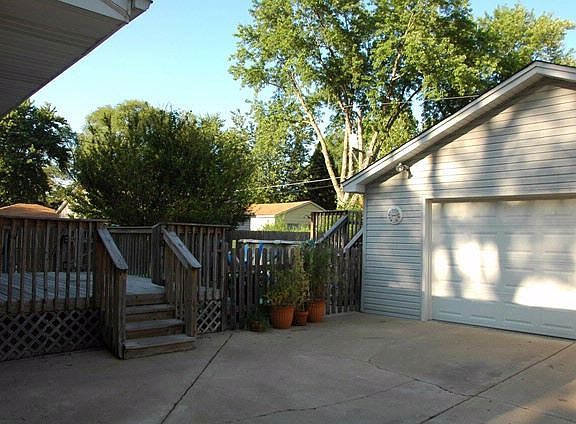 2nd image of 747 Redwood Dr