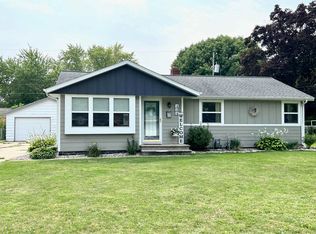 424 Memory Ct, Green Bay, WI 54301