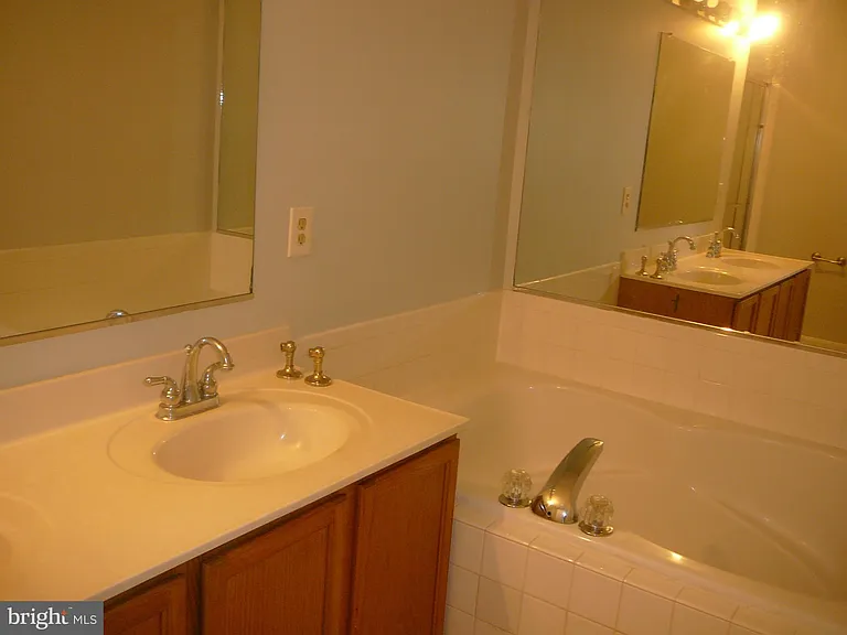 406 Park Cove Dr — Photo 22