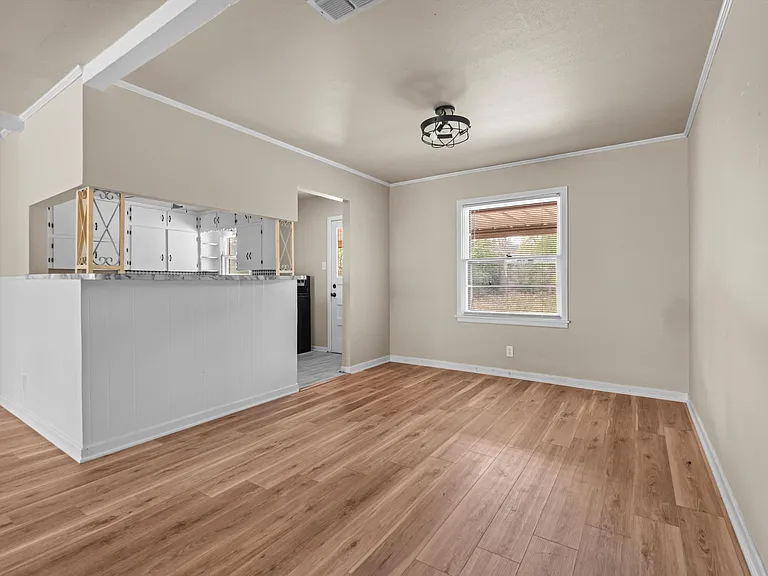 2335 Pleasant Dr — Photo 10
