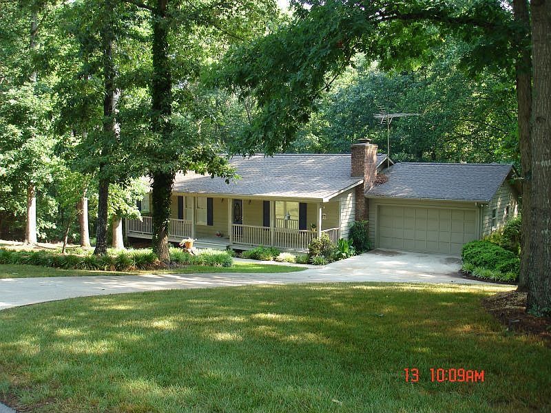 Private Lot in Established North Hall Subdivision