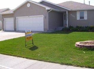4121 Prairie Ridge Ln, Grand Island, NE 68803