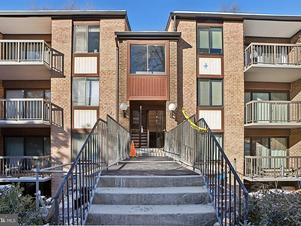 1st image of 9708 Kingsbridge Dr APT 303