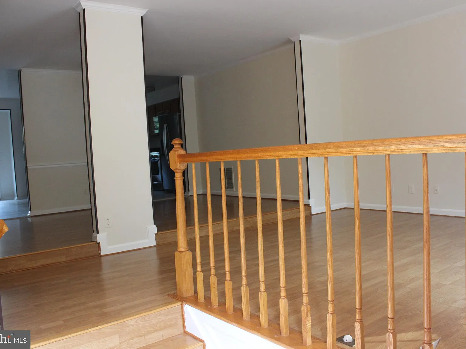 3 bed, 3.5 bath, 2427 sqft, $3,500 — Photo 2