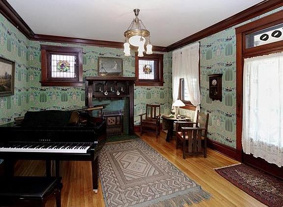 Stunning entry with period wallpaper.