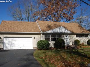 247 Hoppers Ln, Paramus, NJ 07652