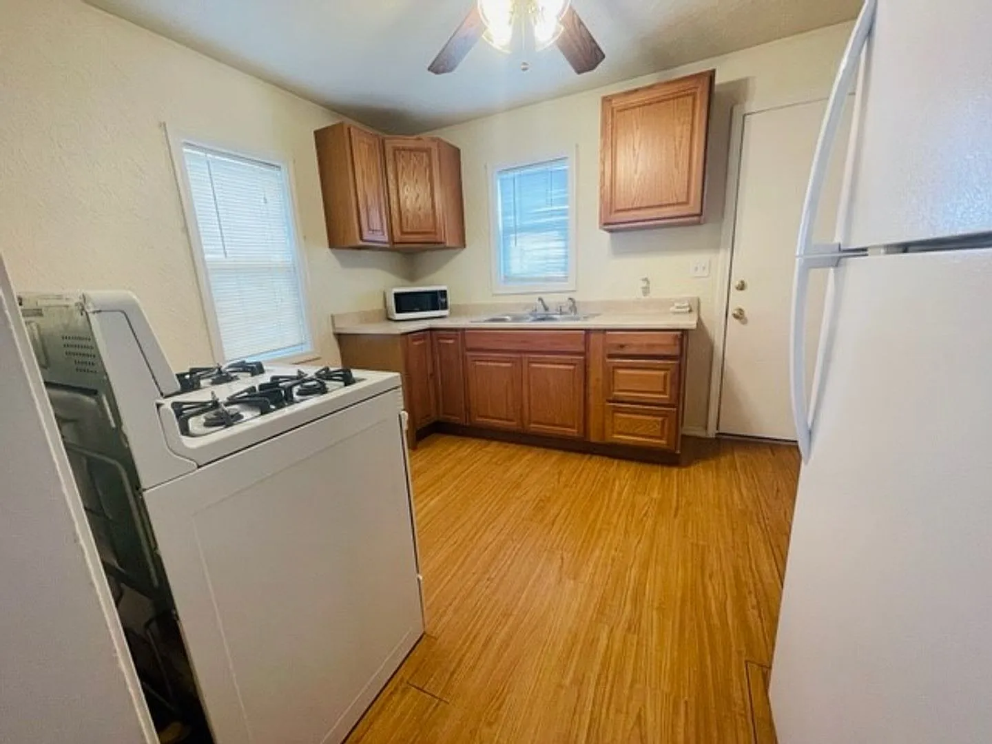 1002 W Deming St — Photo 4