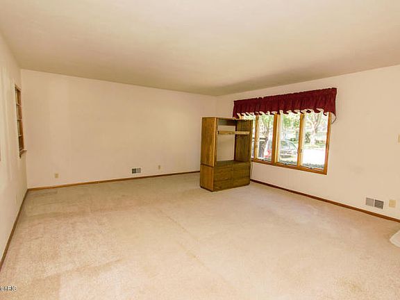4th image of 170 Timberwood Ln