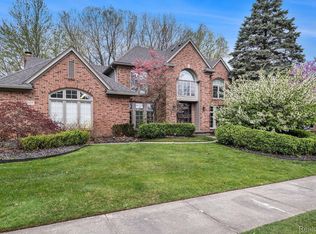 25807 Laramie Dr, Novi, MI 48374