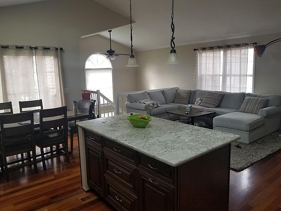 2nd image of 454 Le Parc Cir #454