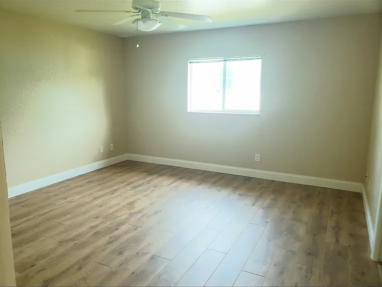 5526 Lavender Ave — Photo 9