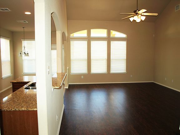3rd image of 6810 Golden Oak Ln
