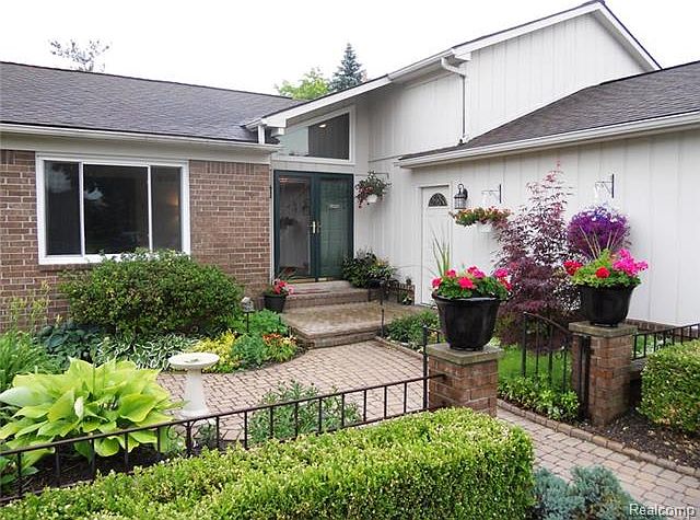 1st image of 13998 Brookside Dr