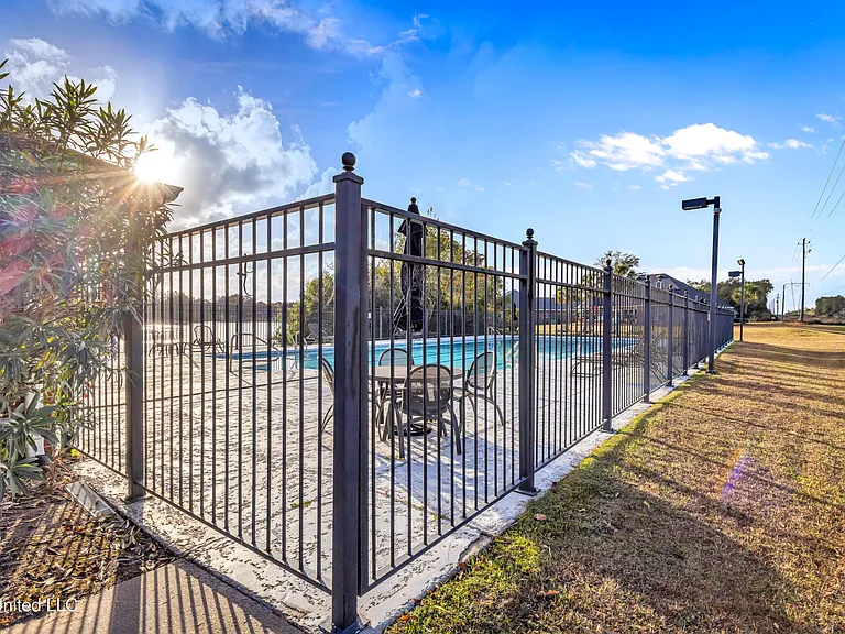 15336 Lakeview Ct — Photo 30