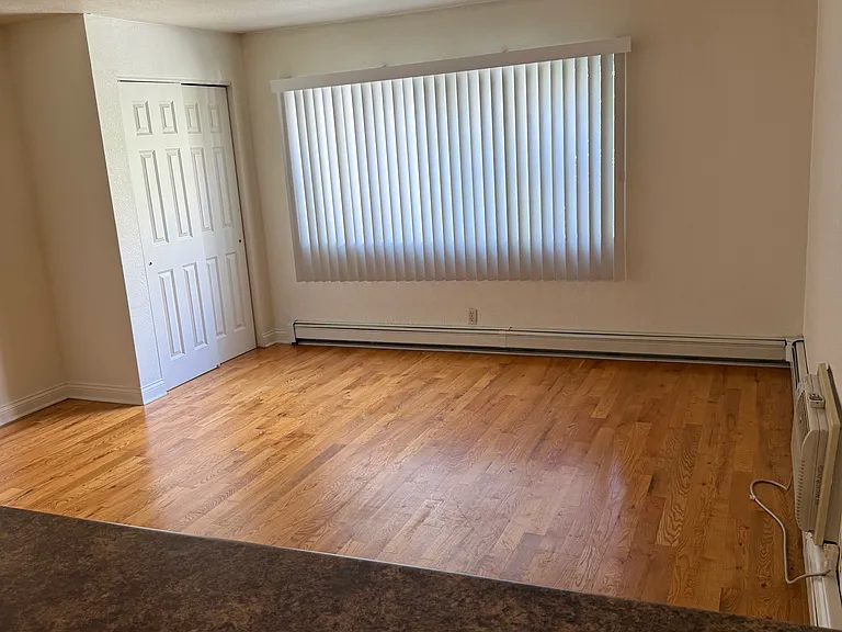 1515 N Farwell Ave — Photo 4