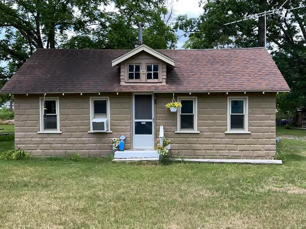 153 S Lester St, White Cloud, MI 49349
