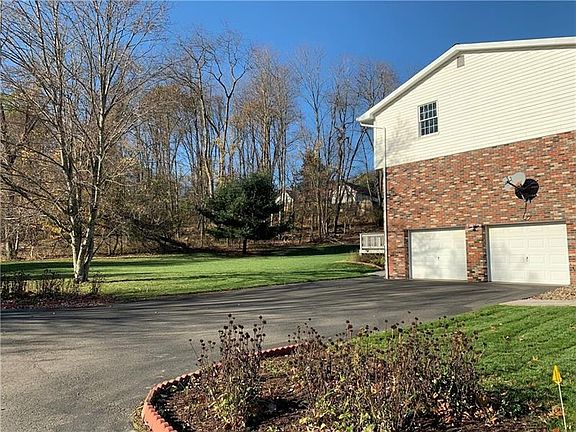 2nd image of 4081 Briarwood Dr