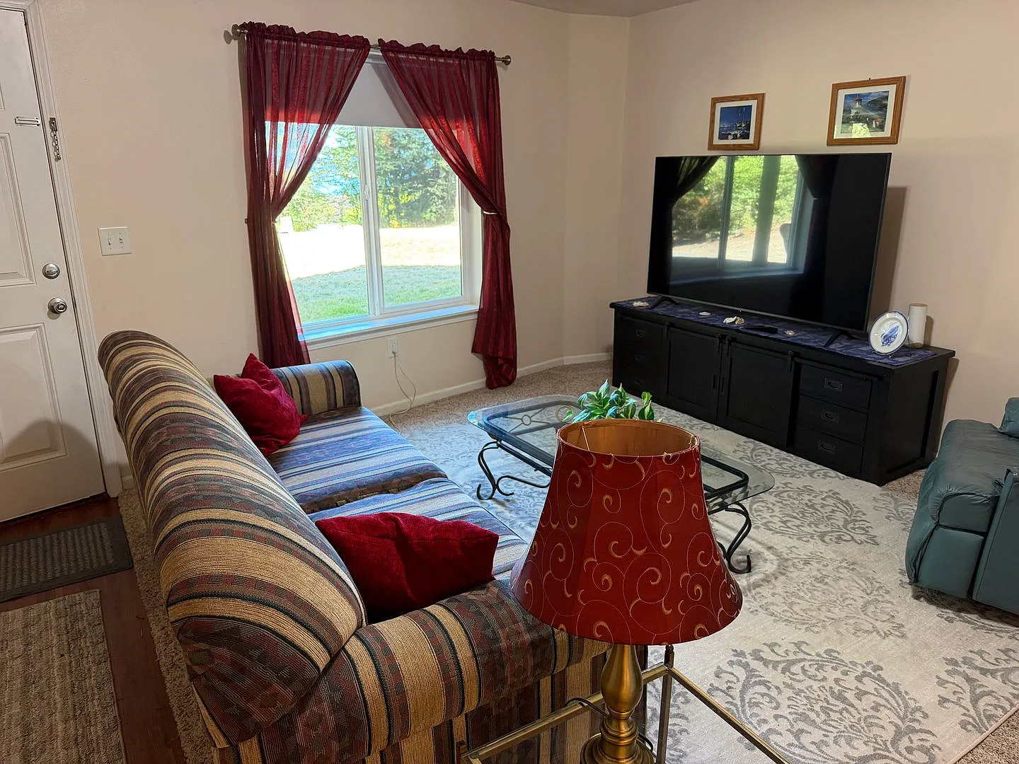Fully Furnished Apartment and Neat As A Pin! — Photo 2