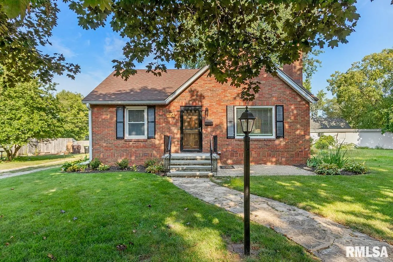 1710 N Logan St photo 1