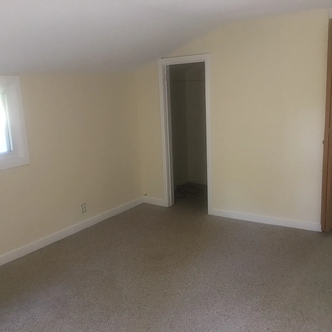 3 bedroom, 1.5 bath home — Photo 3