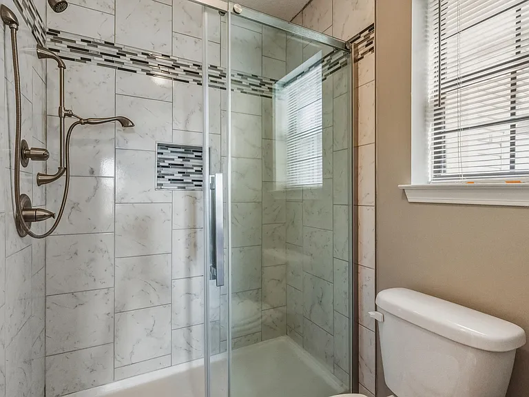 206 Esmond Ct — Photo 35