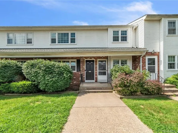 7 Bradley Circle #B, Enfield, CT 06082