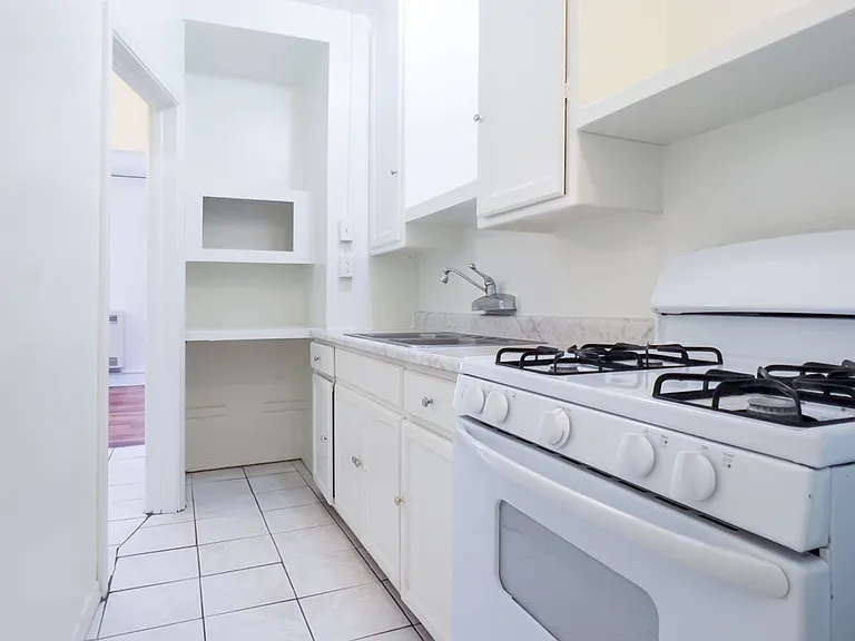 24th Street Apartments — Photo 7