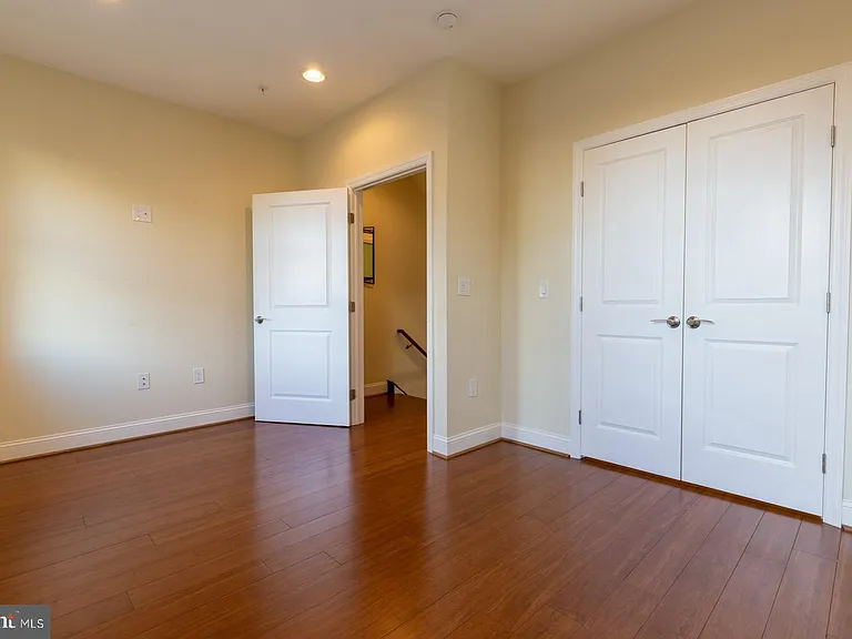 235 W Jefferson St — Photo 24