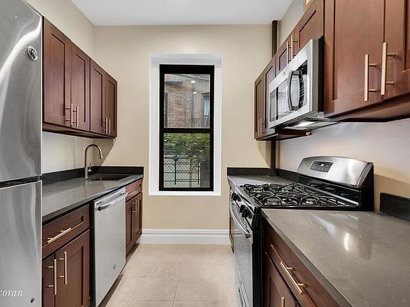 3rd image of 61 Tiemann Pl #4