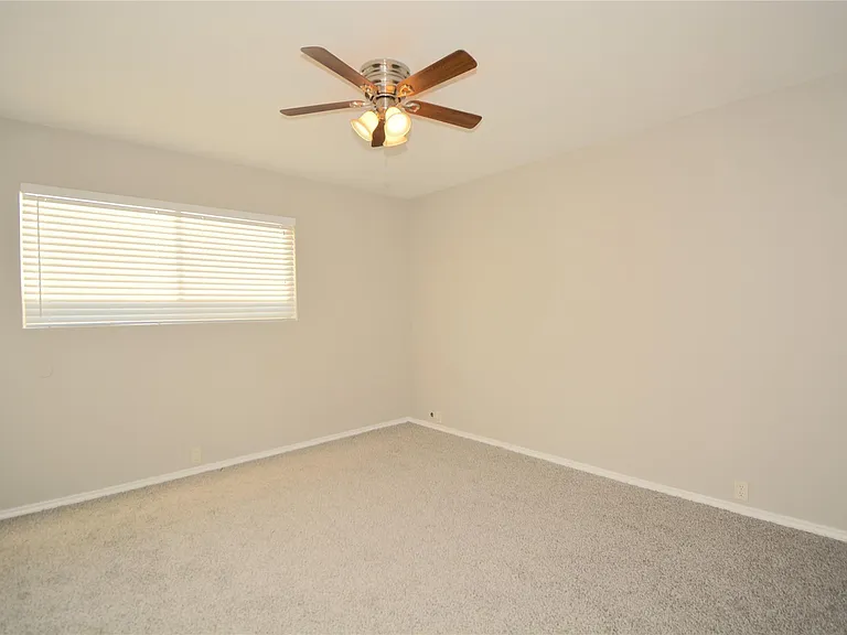 2121 Fountain View Dr #18H — Photo 6