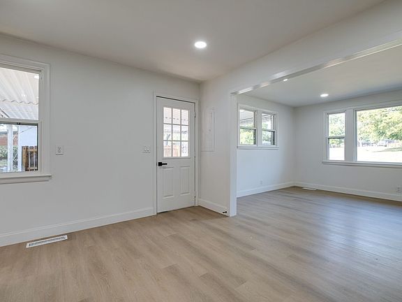 4th image of 511 Wanda Dr