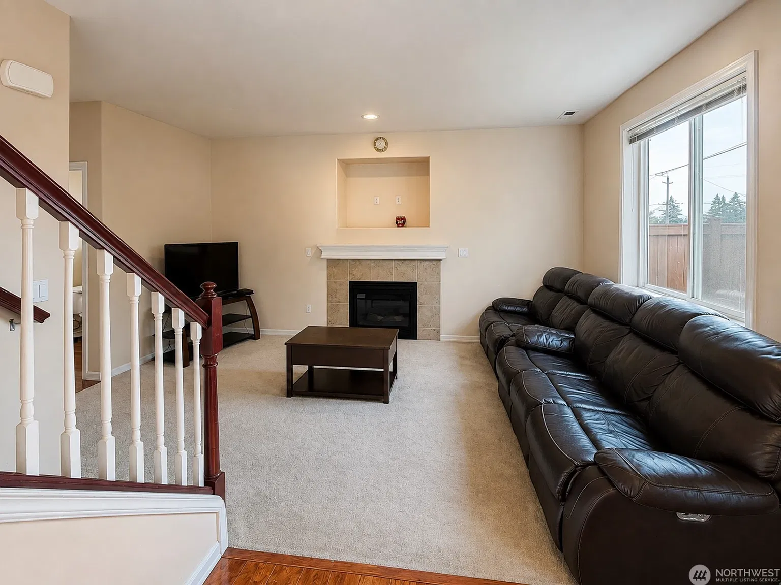 3 bed, 1827 sqft, $3,200 — Photo 3