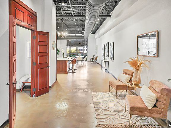 4th image of 214 E TRAVIS ST #203