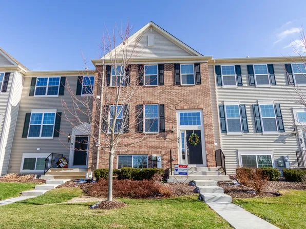 91 Valencia Pkwy, Gilberts, IL 60136