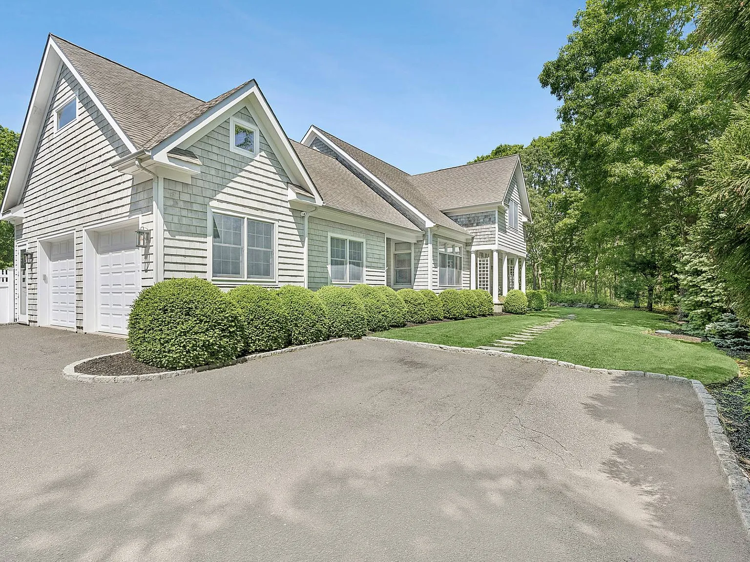 Recently Renovated Sophisticated Hamptons Retreat with Tennis — Photo 3